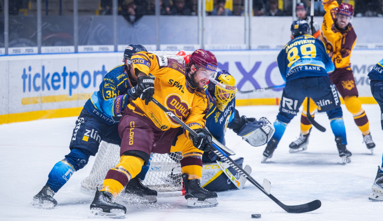 Kanonáda pokračuje. Dukla prohrála, finálová série se stěhuje do Jihlavy za stavu 2:2