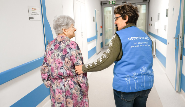 Pomoc bez závazků. Šumperská nemocnice hledá nové dobrovolníky