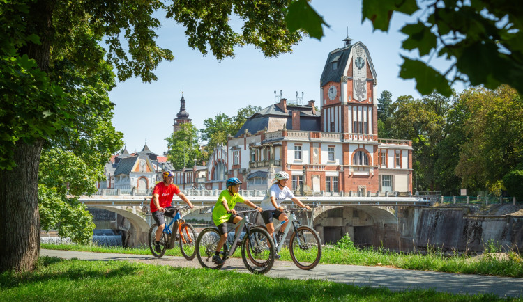 Na Labské stezce odstartuje cyklosezona. Na jezdce čekají buřty i parník