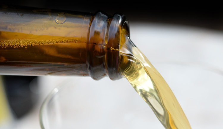 Muž zapil fentanyl alkoholem. Upadl do bezvědomí