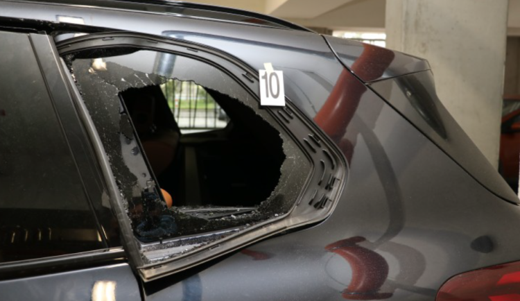 Tři týdny po propuštění z vězení ničil muž luxusní vozy. Škoda jde do stovek tisíc