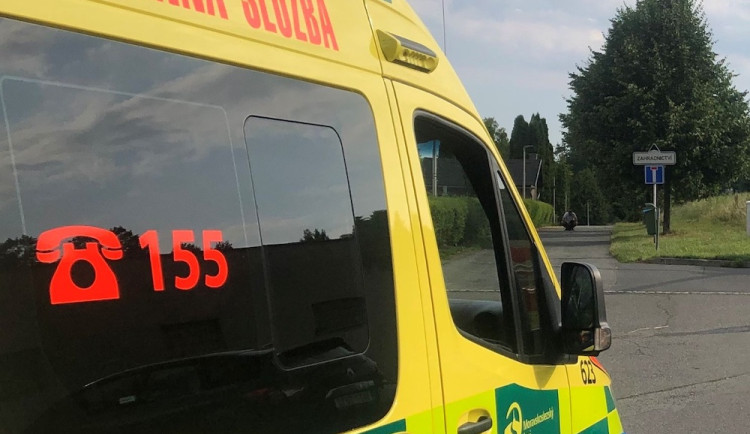 Senior si na cirkulárce amputoval ruku. Vrtulník jej transportoval do nemocnice