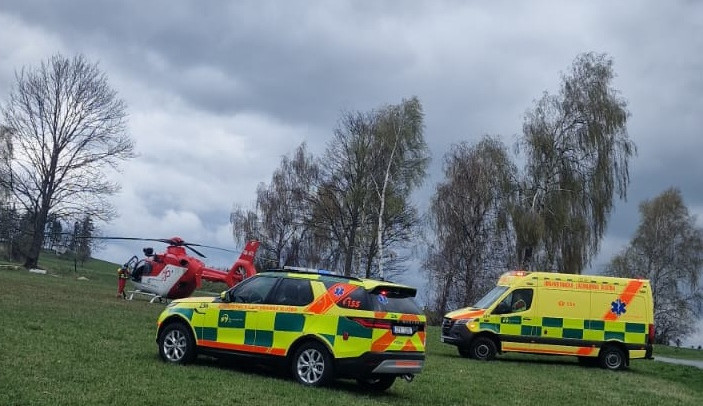 Žena v Dolní Moravici spadla z koně a vážně si poranila hlavu