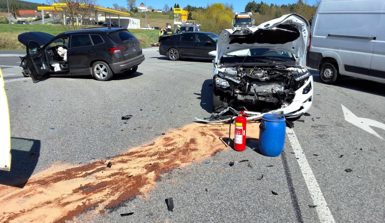Dvě nehody najednou. U Kbelnice a u Opařan došlo v jeden okamžik k čelním střetům
