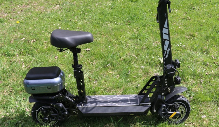 Policista ve svém volnu pomohl odhalit čtyři cizince, kteří kradli ve velkém