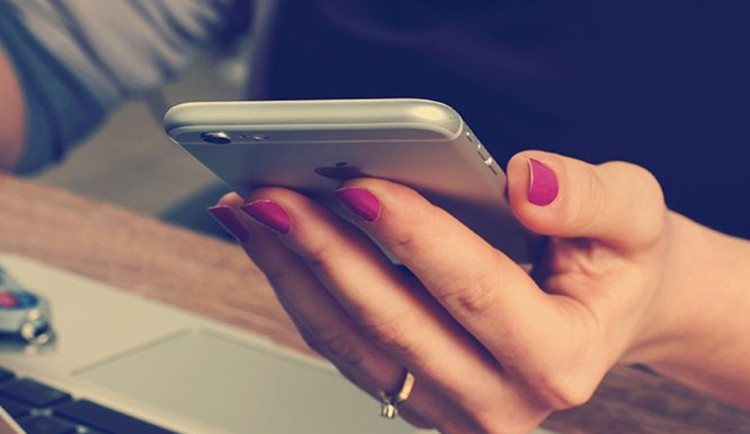 Na lidi útočí nový druh podvodů. Přestupky nikdy neřešíme přes SMS, varují policisté