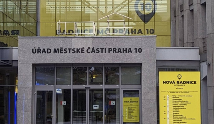 Praha 10 vypsala tendr na novou radnici, opoziční zastupitel ho kritizuje