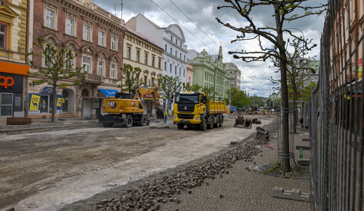 Žádná diskuse a zmatky, zastupitelé řešili už probíhající stavbu na Americké třídě
