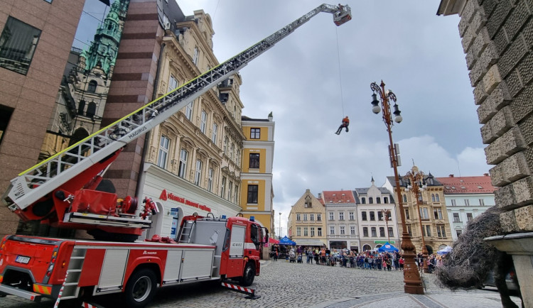 U liberecké radnice se dnes představí policie a další složky IZS, připraveny jsou i poutavé ukázky