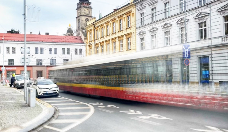 Opravy v létě v hradeckém kraji omezí dopravu na hlavních i vedlejších cestách