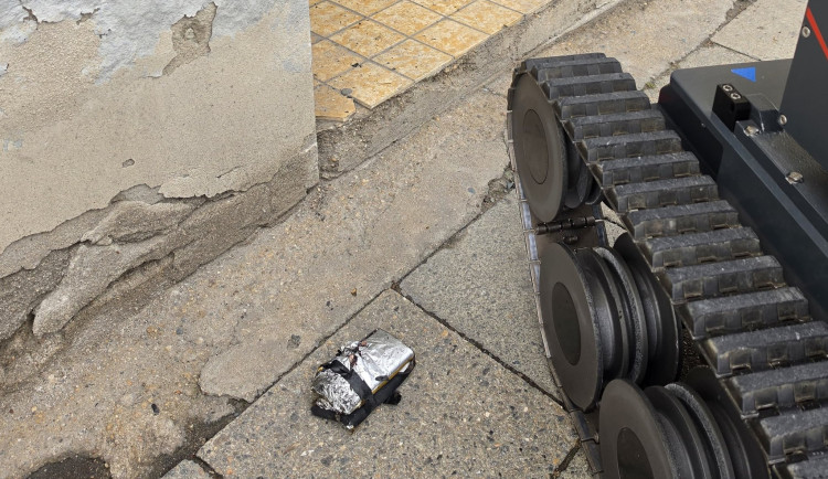 Policisté evakuovali školu na Mendláku. Podezřelý předmět nakonec nebyl nebezpečný