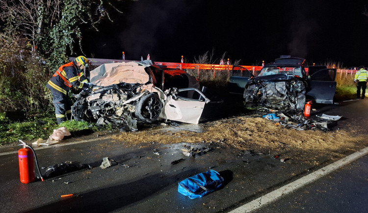 Při děsivém střetu na Olomoucku přišla o život 15letá dívka. Řidiči BMW hrozí 8 let vězení