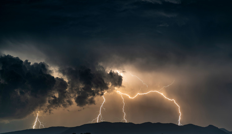 Meteorologové varují před silnými bouřkami. Výstraha platí i pro Vysočinu