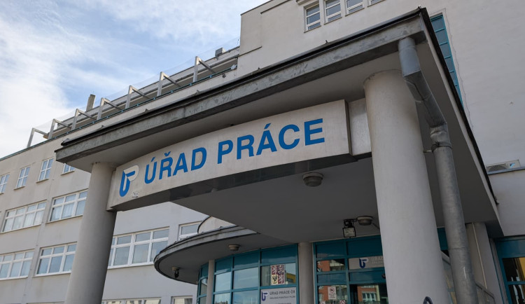Práci hledalo v červnu 16 744 lidí v Plzeňském kraji. Volných míst bylo 7216