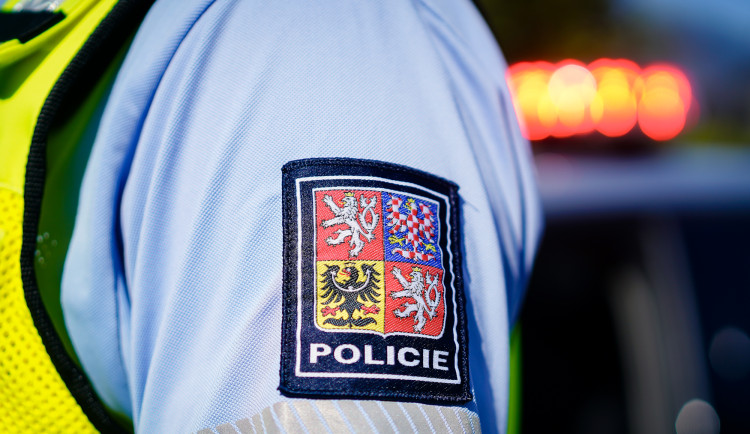 Účastníky tuningového srazu naháněla policie po celém městě a sčítala přestupky