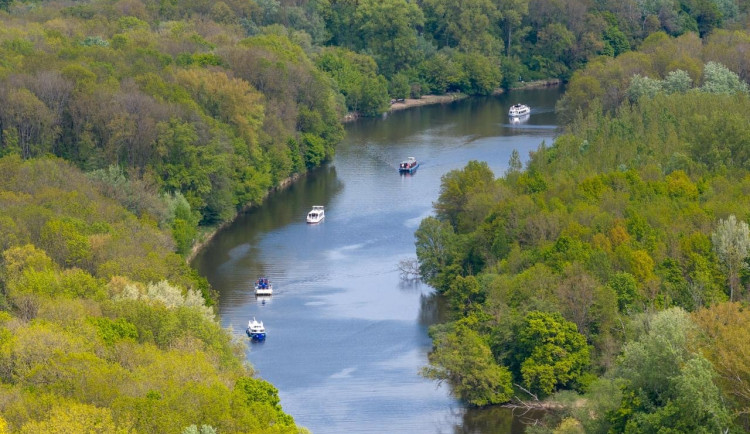 Kvůli nízké hladině není možné plout po Baťově kanále z Rohatce do Hodonína
