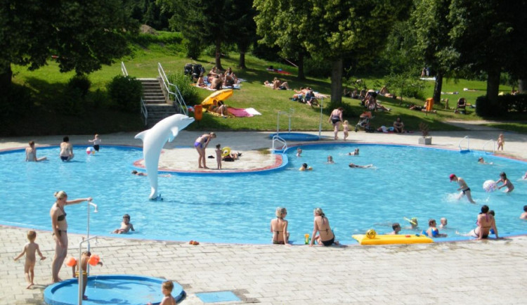 Na většině koupališť v hradeckém kraji voda vyhovuje, horší ji má Oborský