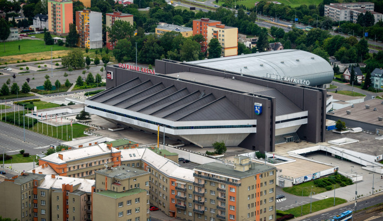 V Ostravar Aréně unikl čpavek. Hasiči evakuovali budovu