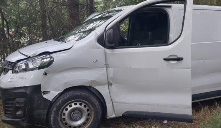 Muž se zákazem řízení vzal v Jihlavě odemčené auto, pak měl několik nehod