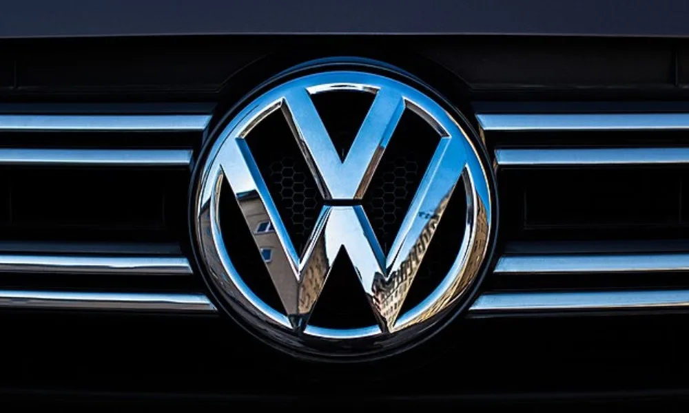 Německý automobilový průmysl v krizi, Volkswagen snižuje výhled na rok 2024