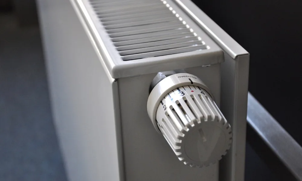 Topná sezona začala nezvykle brzy, přesto zákazníci díky klesajícím cenám energií ušetří