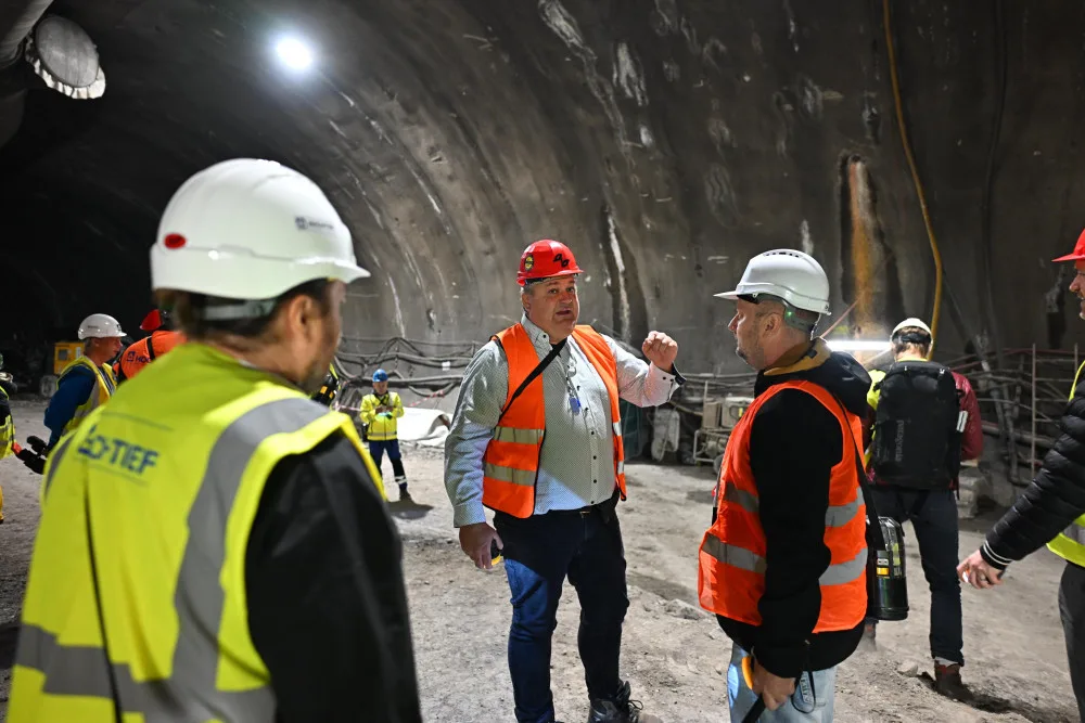 Stavba nové linky metra zaznamenala další milník, stavaři prorazili spoj 'céčka' a 'déčka'