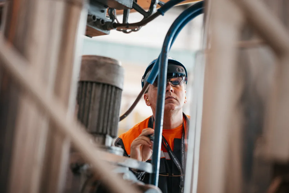 Technikům v Jaderné elektrárně Temelín pomáhají při práci brýle s rozšířenou realitou