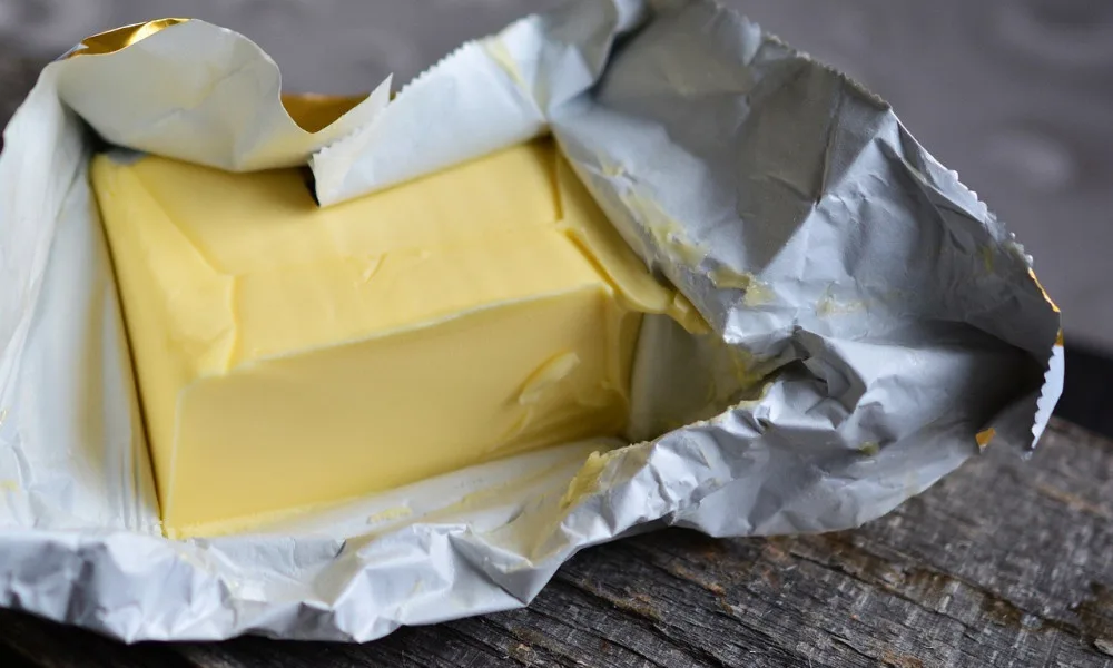 Výrazné zdražení másla ovlivňuje český trh, cena za 250 gramů dosahuje 70 korun