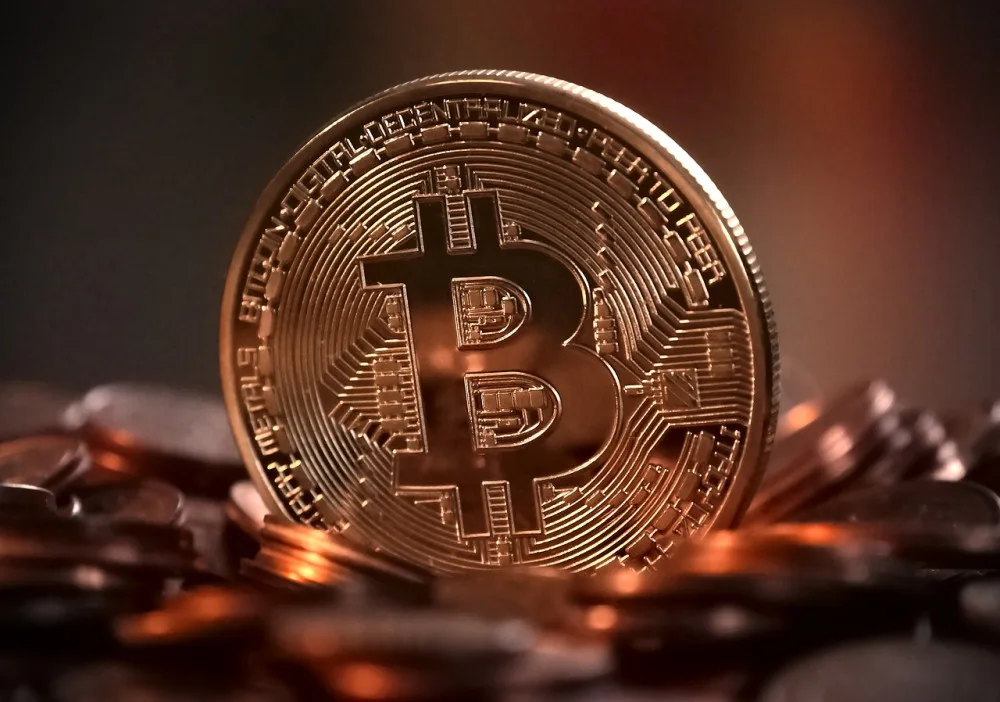 Bitcoin překonal psychologickou hranici 100 tisíc dolarů. Co tomu předcházelo?