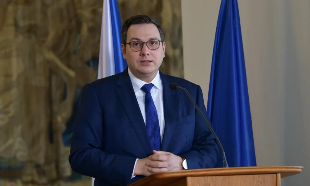 Česko evakuuje diplomaty, varuje před cestami do Sýrie