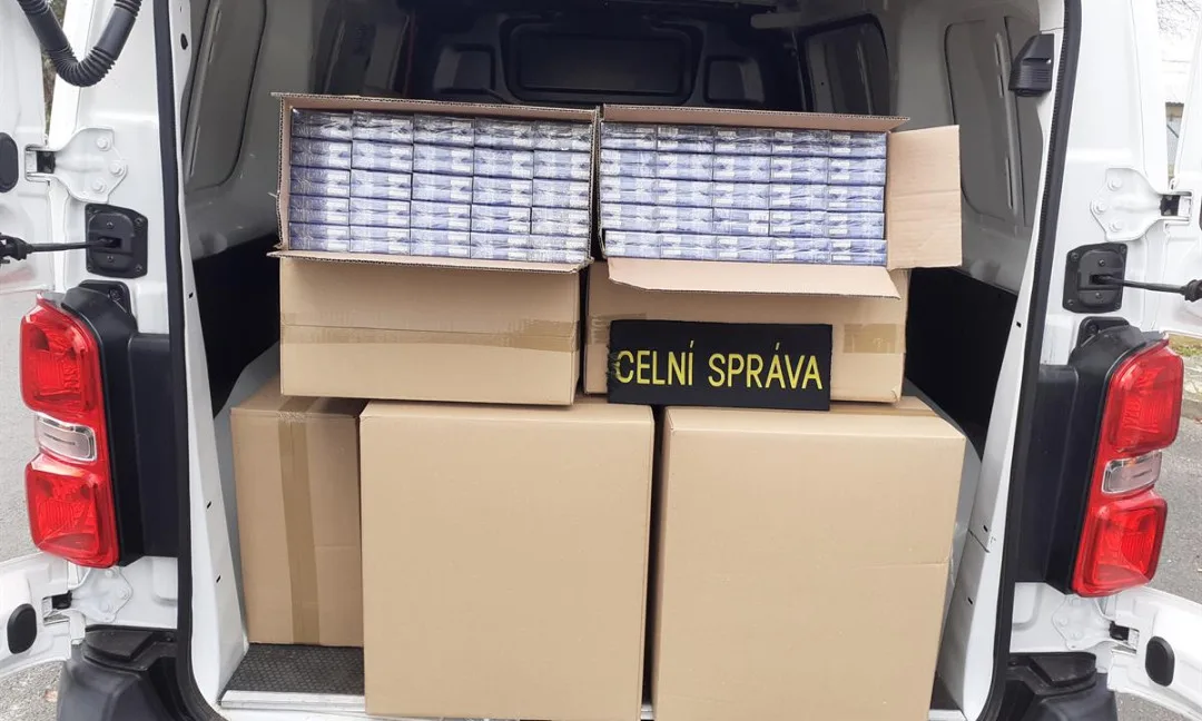 Celníci zajistili při silniční kontrole 300 tisíc kusů neznačených cigaret. Daňový únik činil 1,3 milionu korun