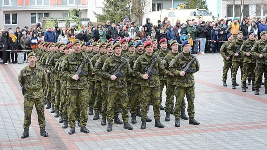 Vláda plánuje navýšit obranné výdaje na 2,2 % HDP, přitom chybí 8 miliard na splnění letošního závazku vůči NATO
