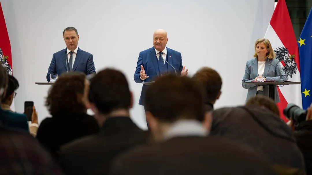 Rakousko má novou vládu: Centristé vytlačili krajní pravici