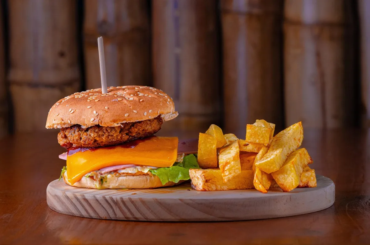 Burger na splátky? Američané si budou moci objednat jídlo a zaplatit později