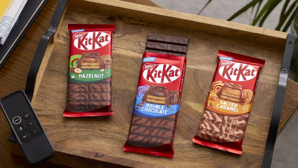 Značka KitKat si letos připomíná 90 let od svého vzniku. K výročí uvádí na trh novou variantu své typické tabulkové čokolády