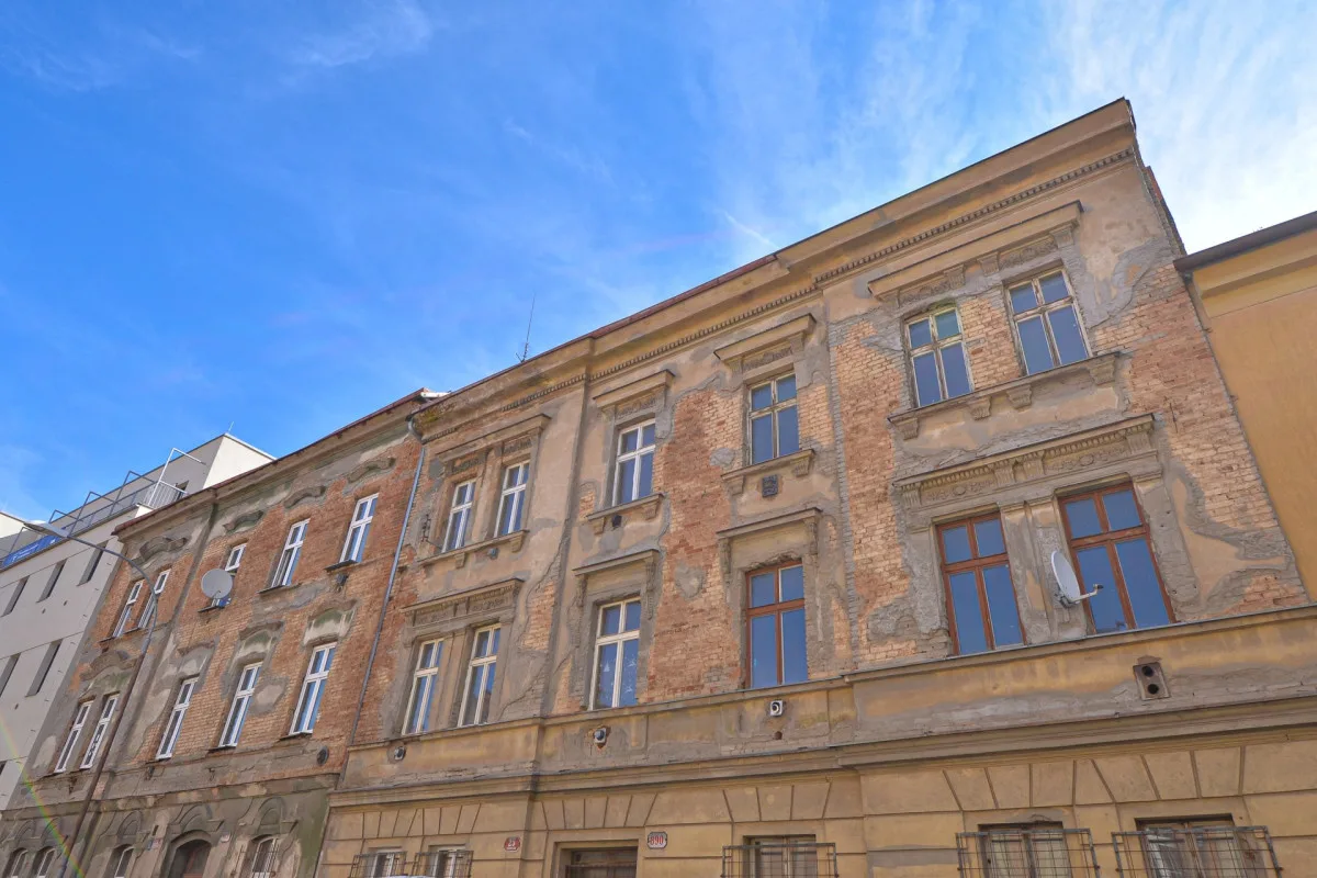 Město za 47 milionů opraví dva domy u centra, vznikne tam 16 bytů pro rodiny i vybrané profese
