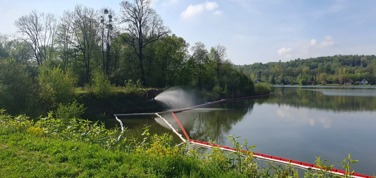 Zamoření vody u Hustopečí nad Bečvou ustupuje. Stav nebezpečí platí do konce května