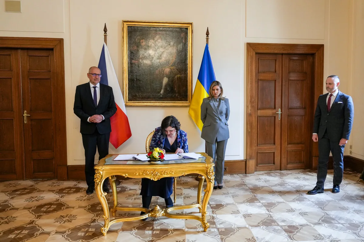 Filozofická fakulta UK bude spolupracovat s Ukrajinou, mimo jiné i v boji proti dezinformacím