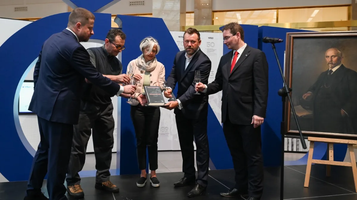Guvernér ČNB slavnostně pokřtil Rašínovu knihu Národní hospodářství