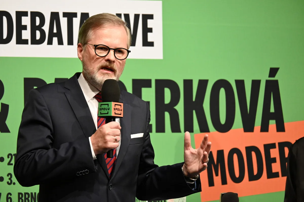 Vlastizrádce, hanba, skandovali odpůrci Petra Fialy. Debatu v Plzni zahalila pachuť nenávisti