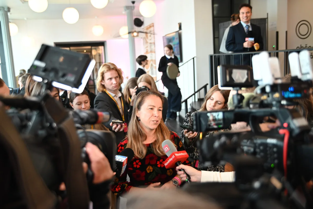 Po sečtení třetiny okrsků vedlo ANO před Spolu, STAN, SPD, Motoristy a Piráty