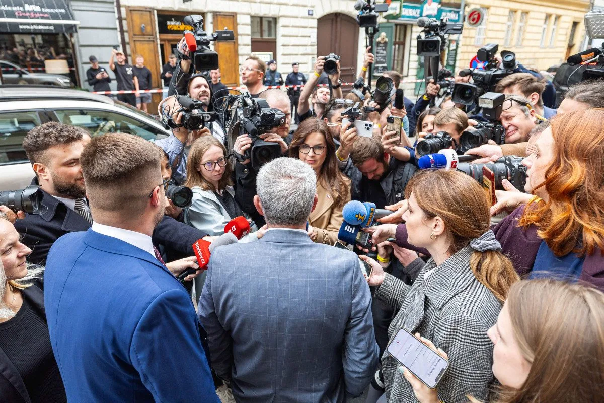 Po sečtení dvou třetin okrsků vedlo ANO před Spolu, STAN, SPD a Piráty