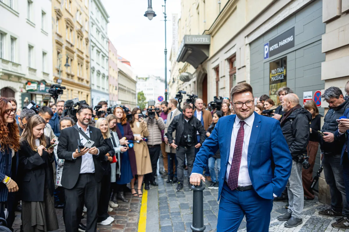 Po sečtení dvou třetin okrsků vedlo ANO před Spolu, STAN, SPD a Piráty