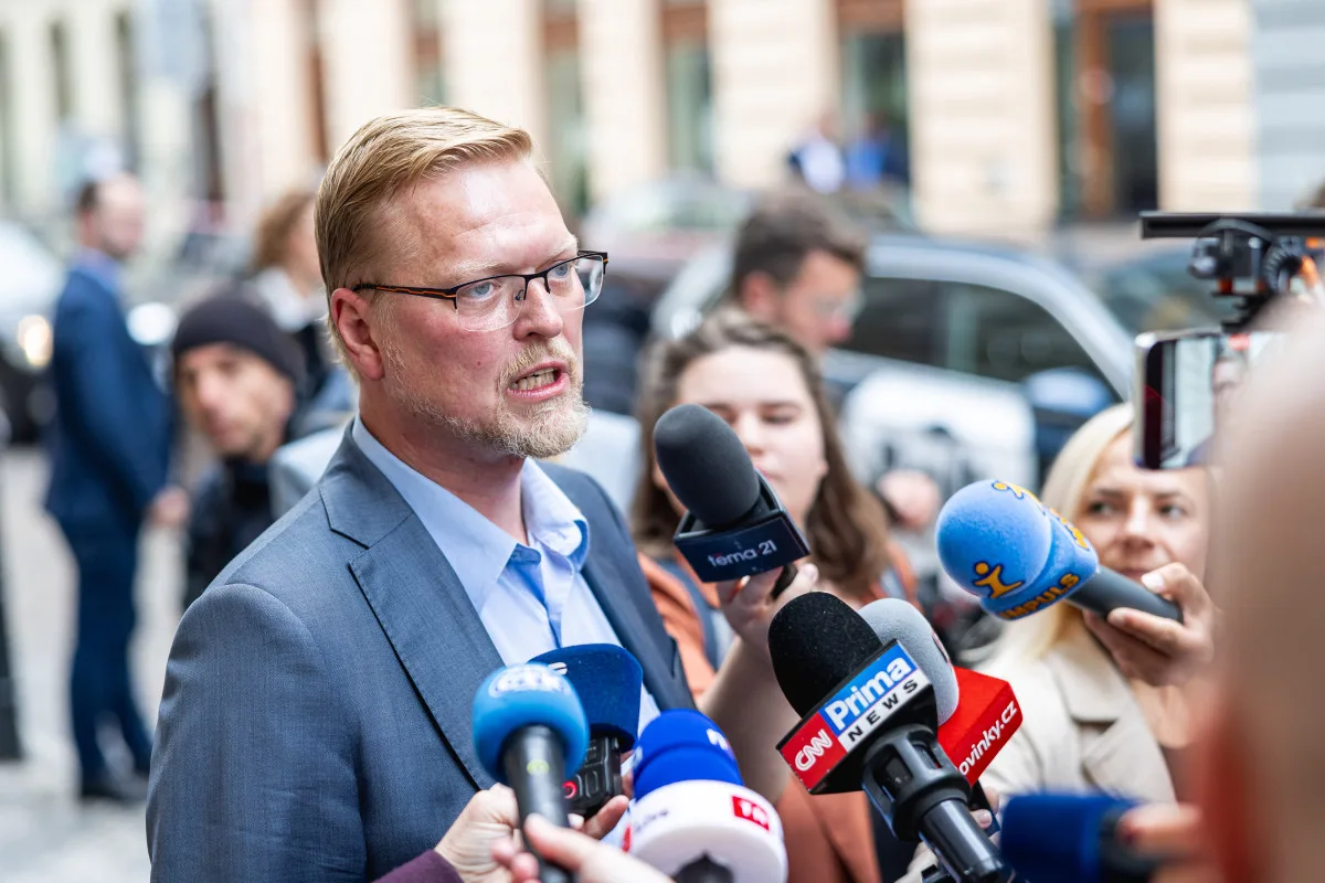 Po sečtení dvou třetin okrsků vedlo ANO před Spolu, STAN, SPD a Piráty
