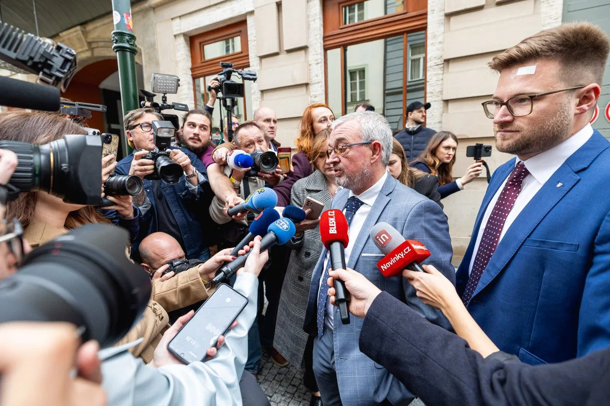 Po sečtení dvou třetin okrsků vedlo ANO před Spolu, STAN, SPD a Piráty