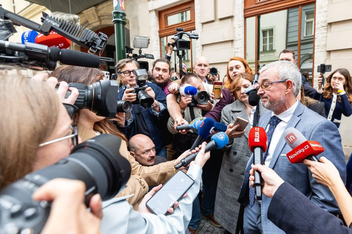 Po sečtení dvou třetin okrsků vedlo ANO před Spolu, STAN, SPD a Piráty