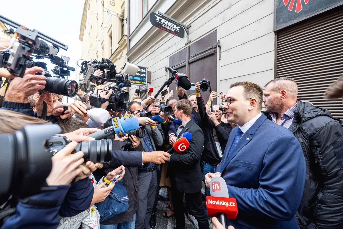 Po sečtení dvou třetin okrsků vedlo ANO před Spolu, STAN, SPD a Piráty