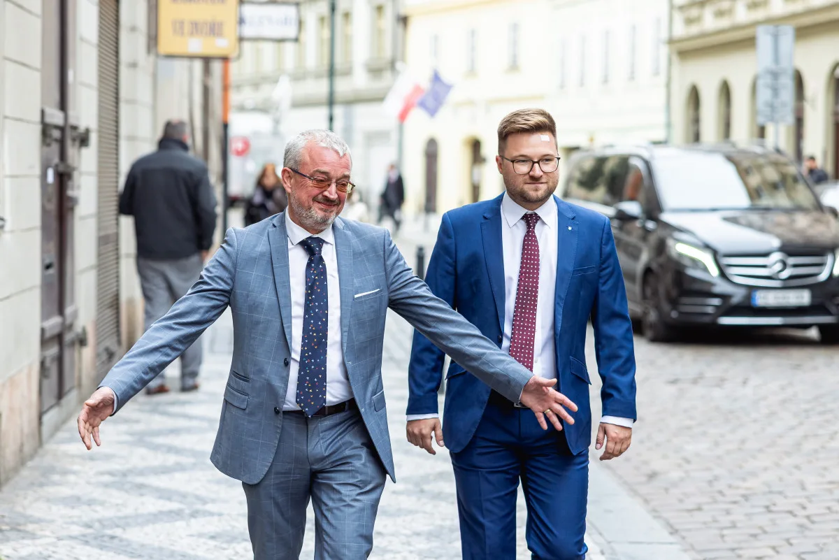 Po sečtení dvou třetin okrsků vedlo ANO před Spolu, STAN, SPD a Piráty