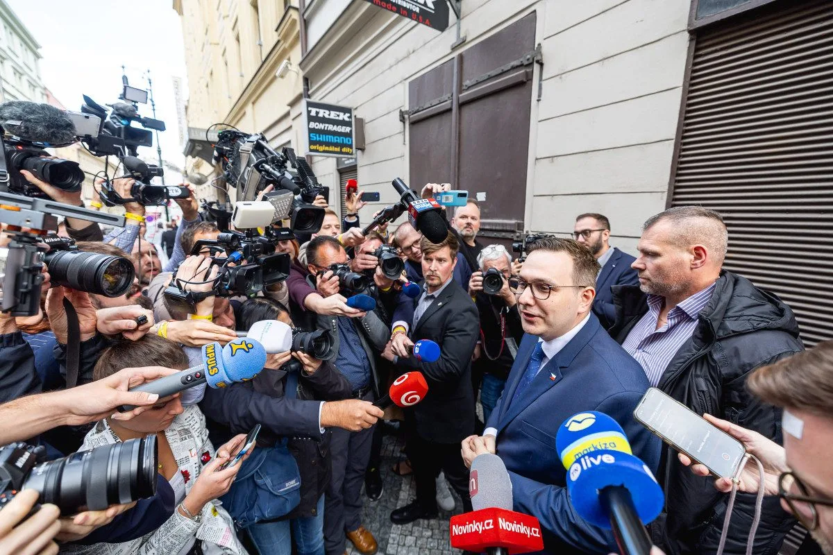 Po sečtení dvou třetin okrsků vedlo ANO před Spolu, STAN, SPD a Piráty