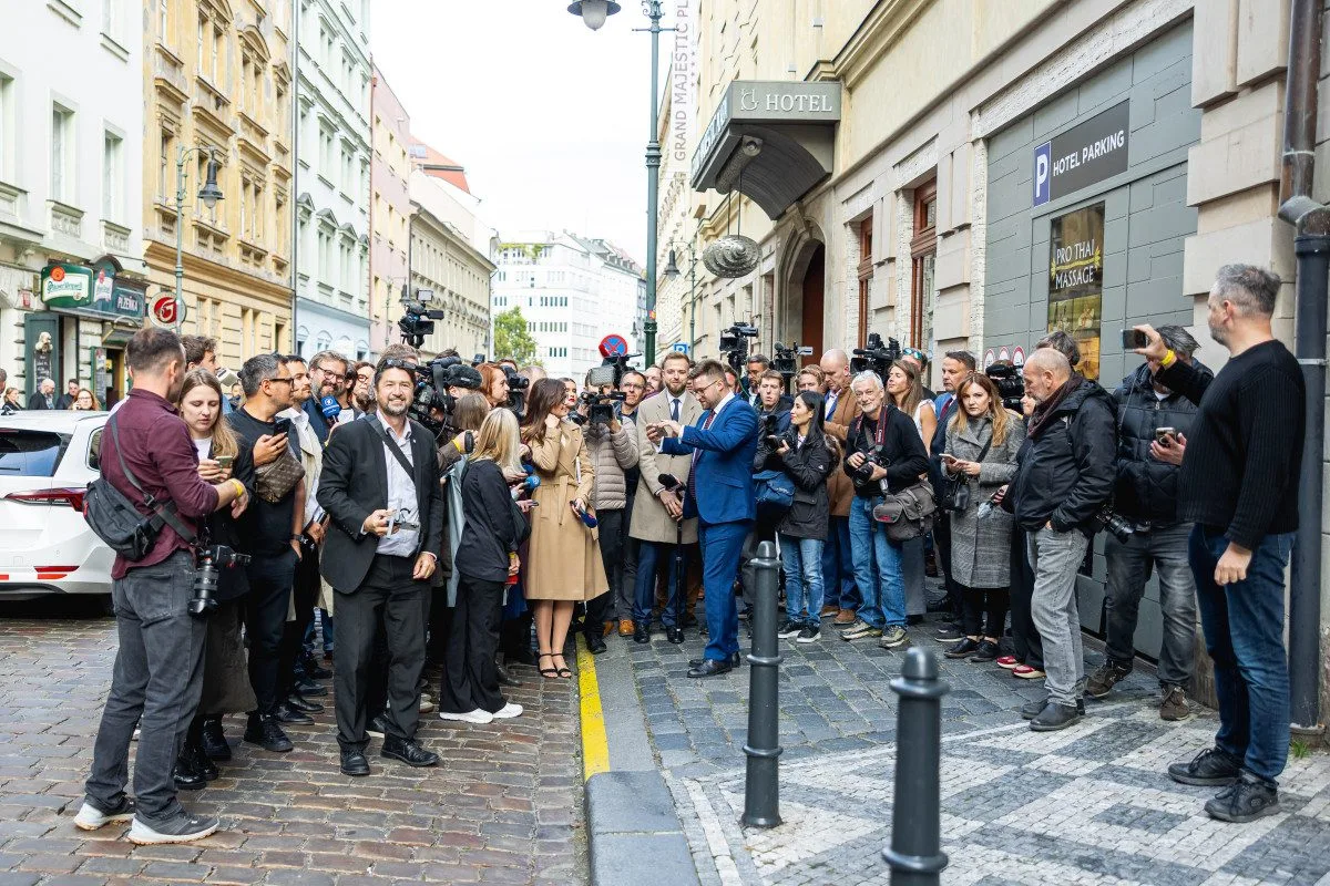 Po sečtení dvou třetin okrsků vedlo ANO před Spolu, STAN, SPD a Piráty